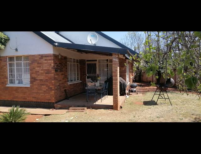 3 BEDROOM HOUSE FOR SALE IN STILFONTEIN EXT 2